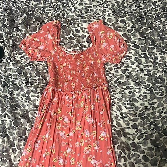 Beautiful Coral 🪸 Floral Dress - Picture 3 of 3